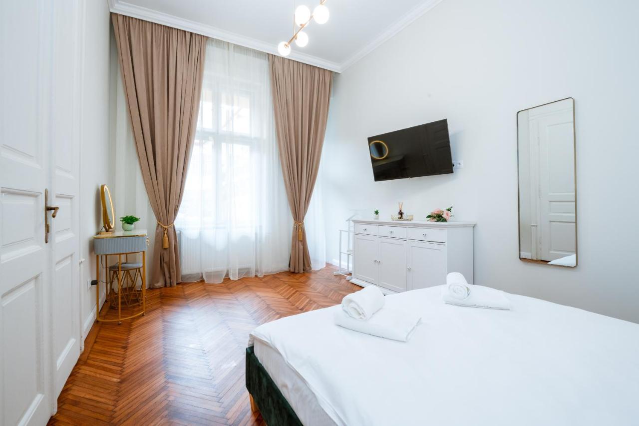 Apartament De Lux Central, P-Ta Matei Corvin Клуж-Напока Экстерьер фото